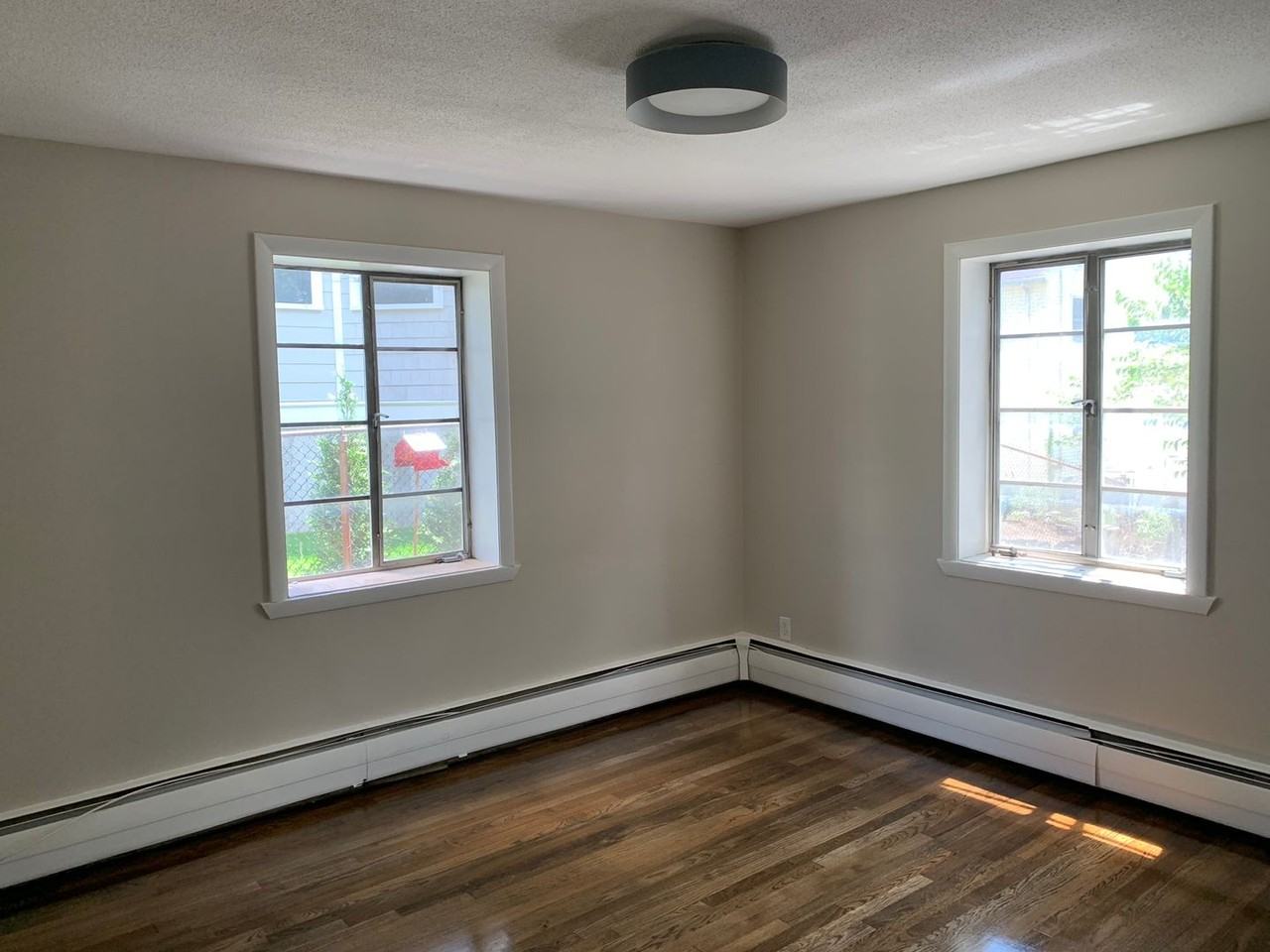 48 Evergreen St - Photo 5 of 9