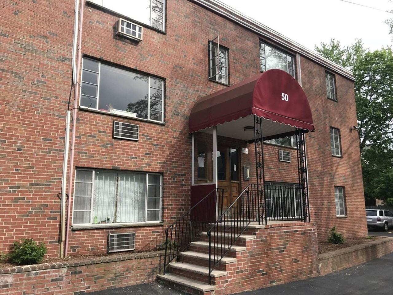 48 Evergreen St - Photo 7 of 9