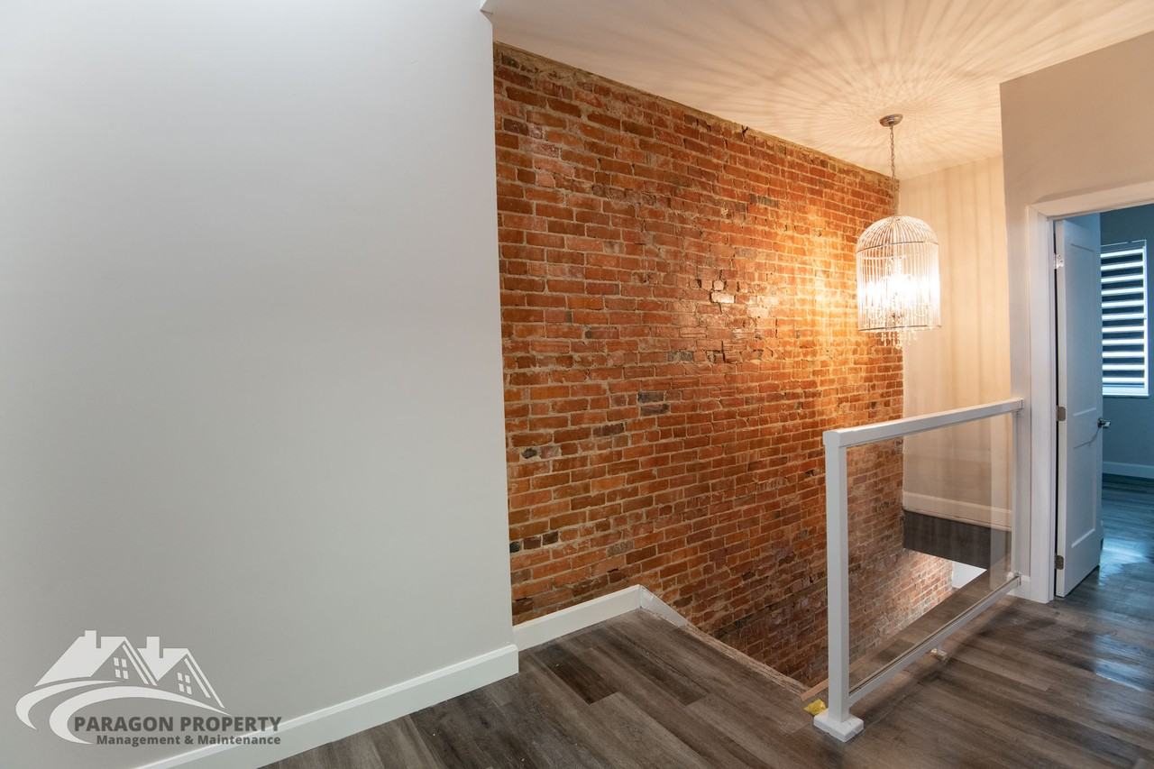 111 Brown St - Photo 2 of 18