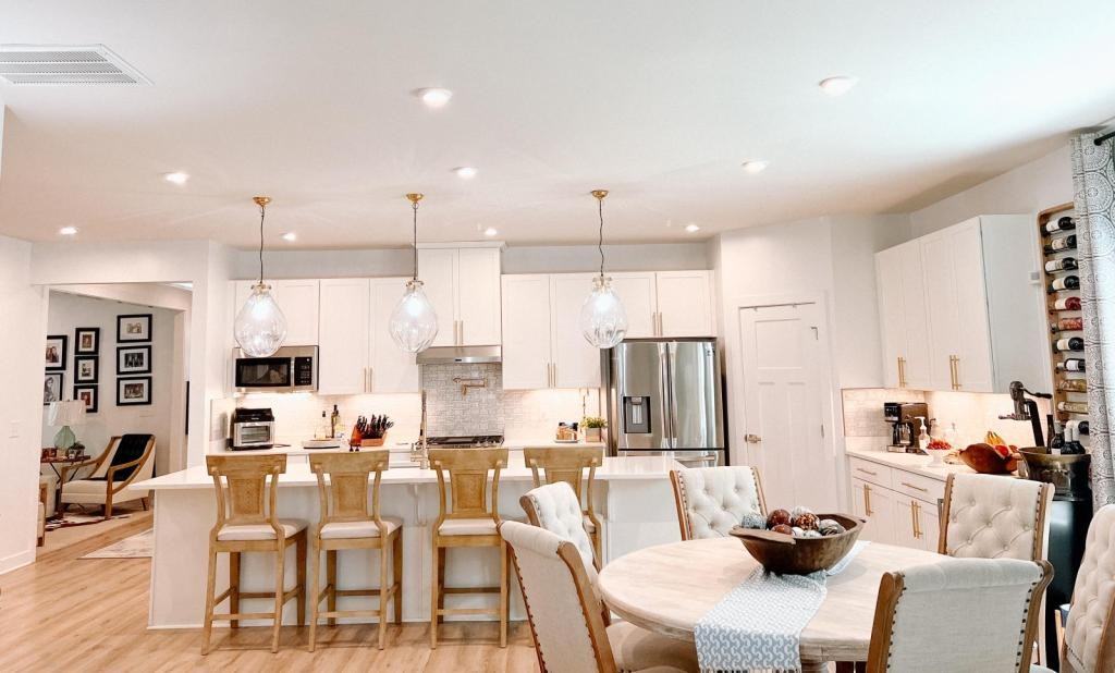 111 Country Oaks Ln - Photo 3 of 11