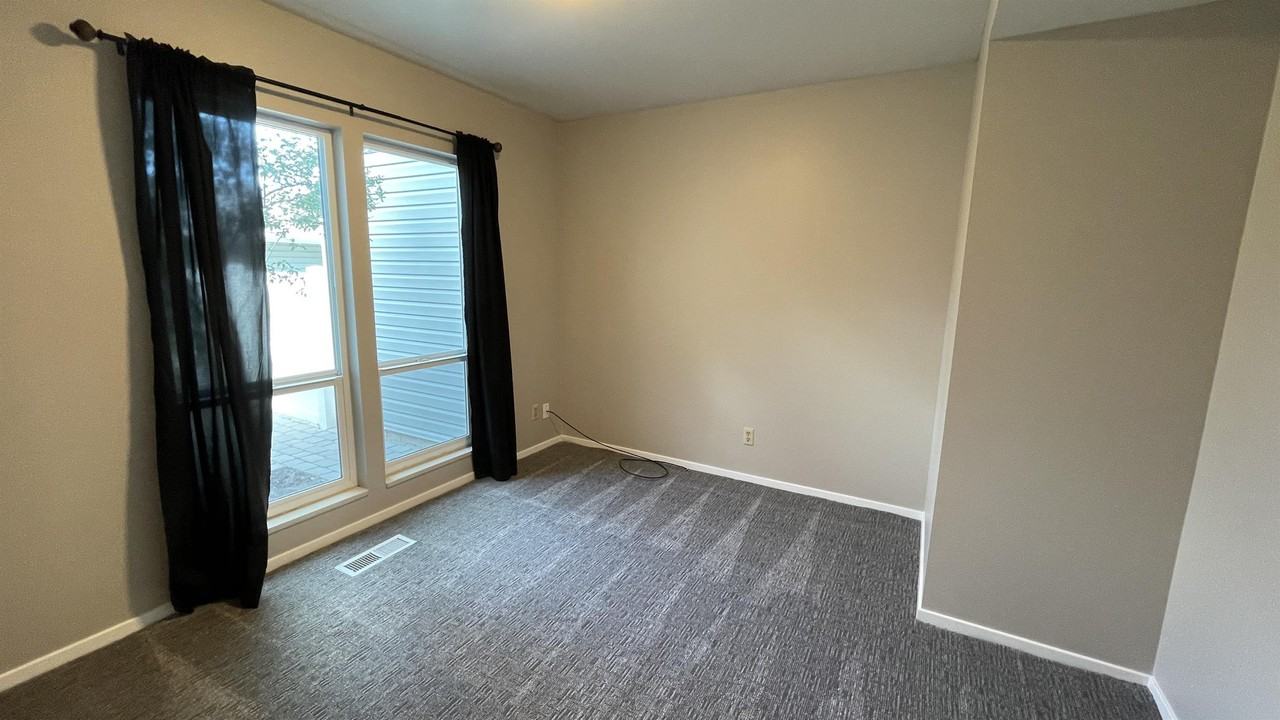 4420 W Skye Dr - Photo 3 of 35