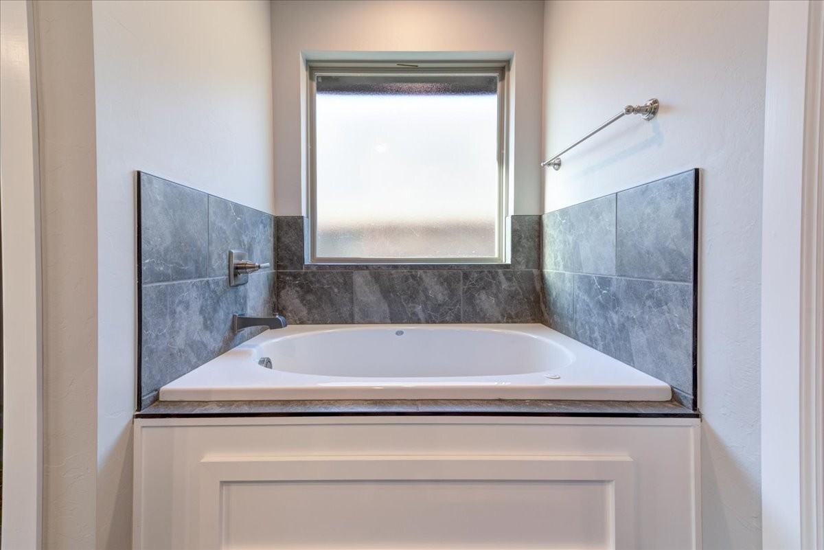 5232 Whitegold Ave - Photo 2 of 33