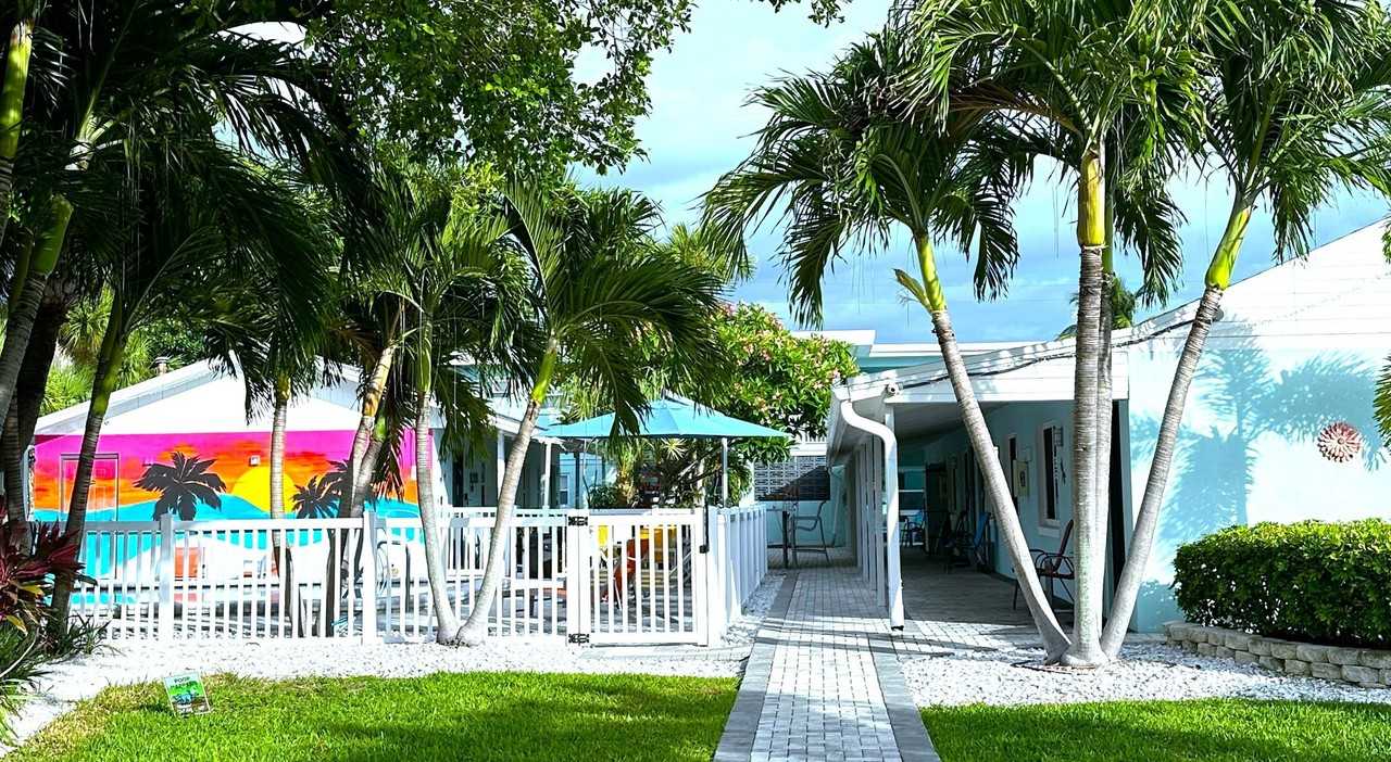 Welcome to Park Shore Boutique Apartments - Photo 7 of 7