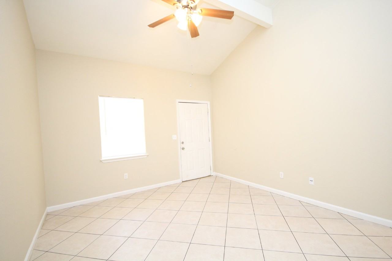 909 N 77th Ave #A - Photo 2 of 13