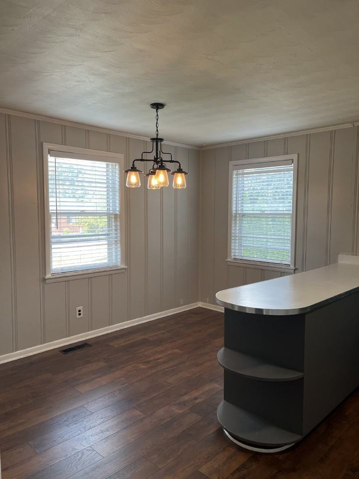 306 James Ave - Photo 4 of 21