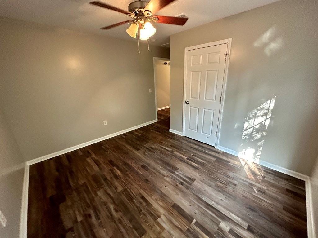 305 N College St - Photo 4 of 10