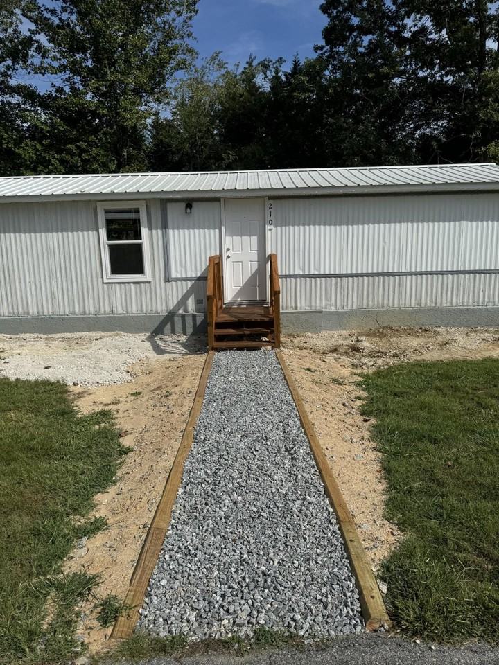 210 Friendly Cir - Photo 2 of 15