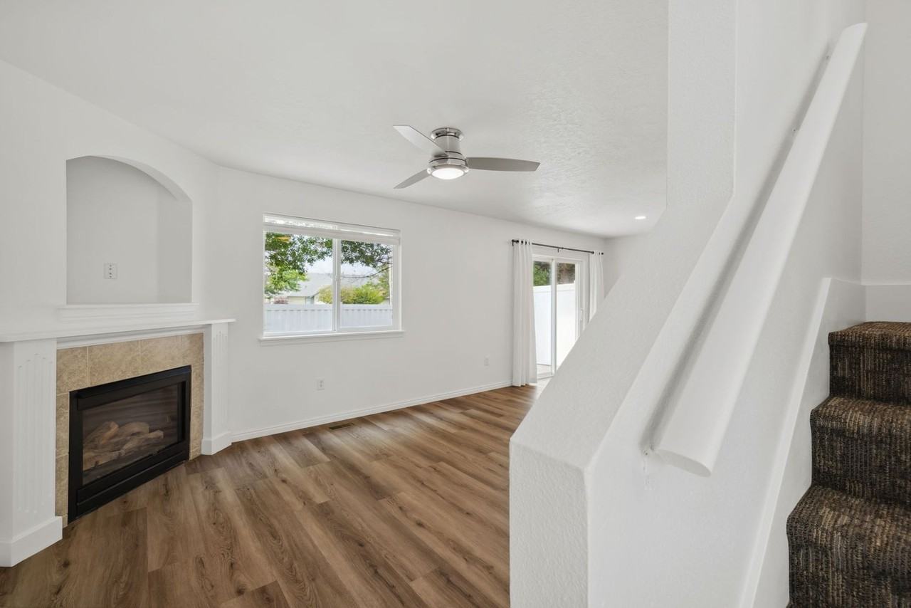 1311 N Gingham Ave - Photo 2 of 31