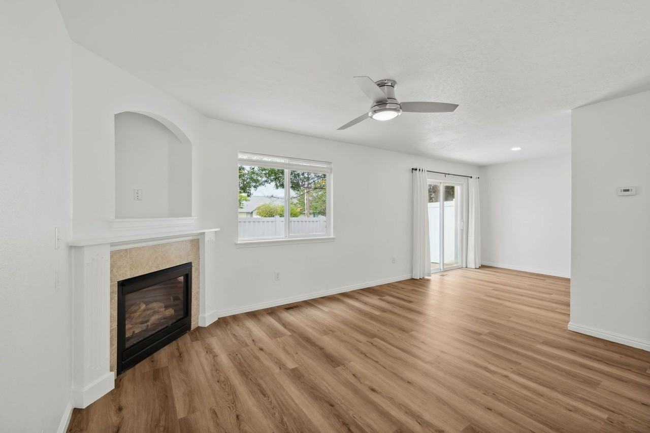 1311 N Gingham Ave - Photo 3 of 31