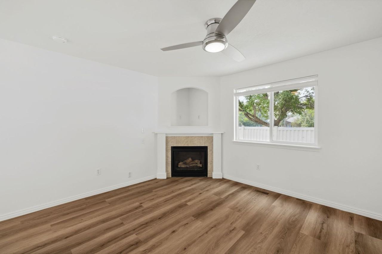1311 N Gingham Ave - Photo 4 of 31