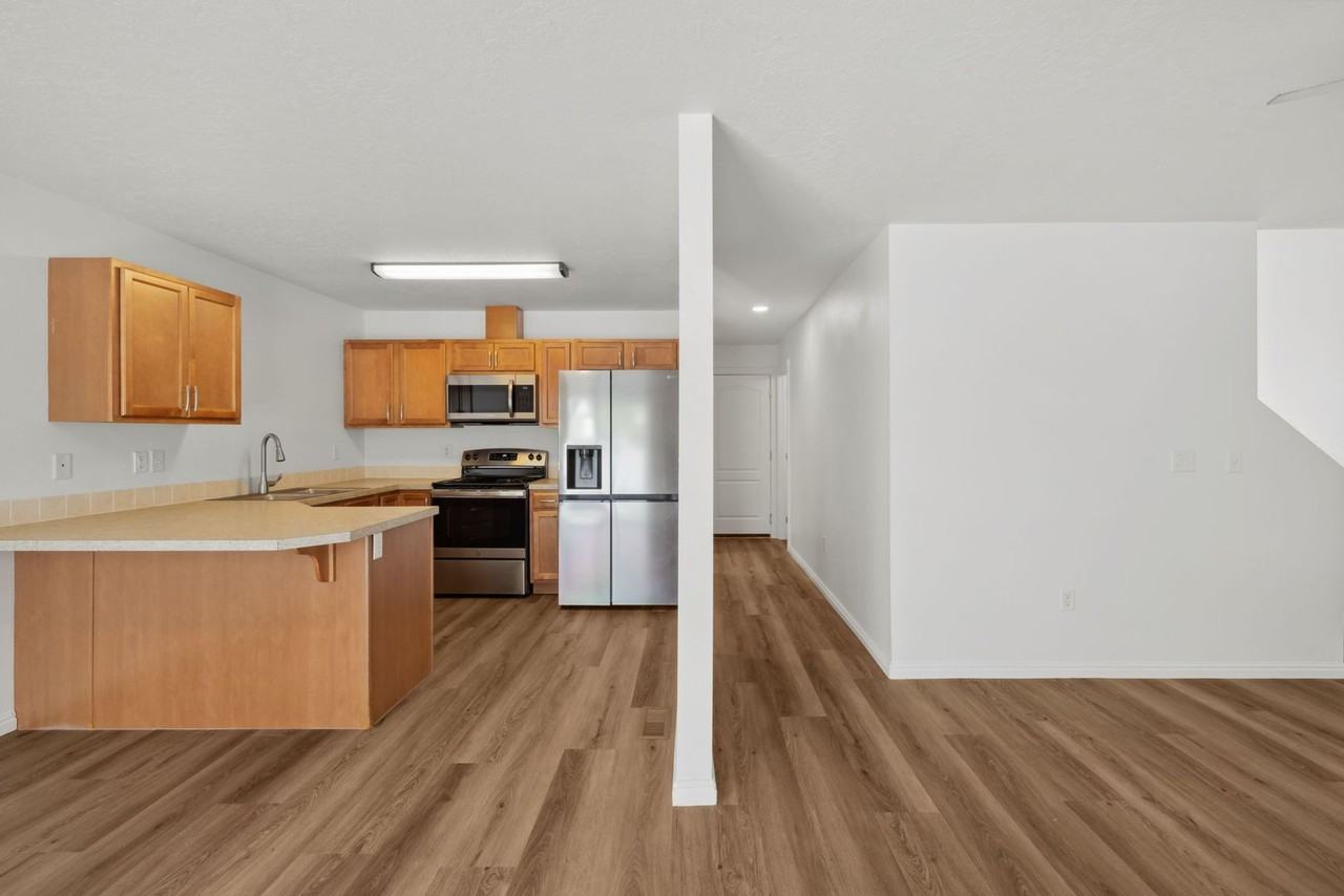 1311 N Gingham Ave - Photo 5 of 31