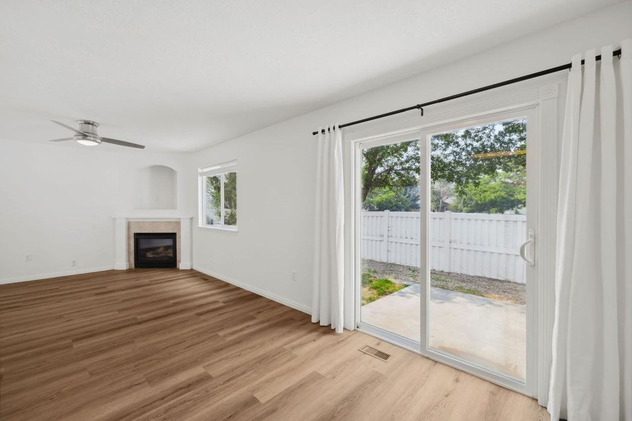 1311 N Gingham Ave - Photo 6 of 31