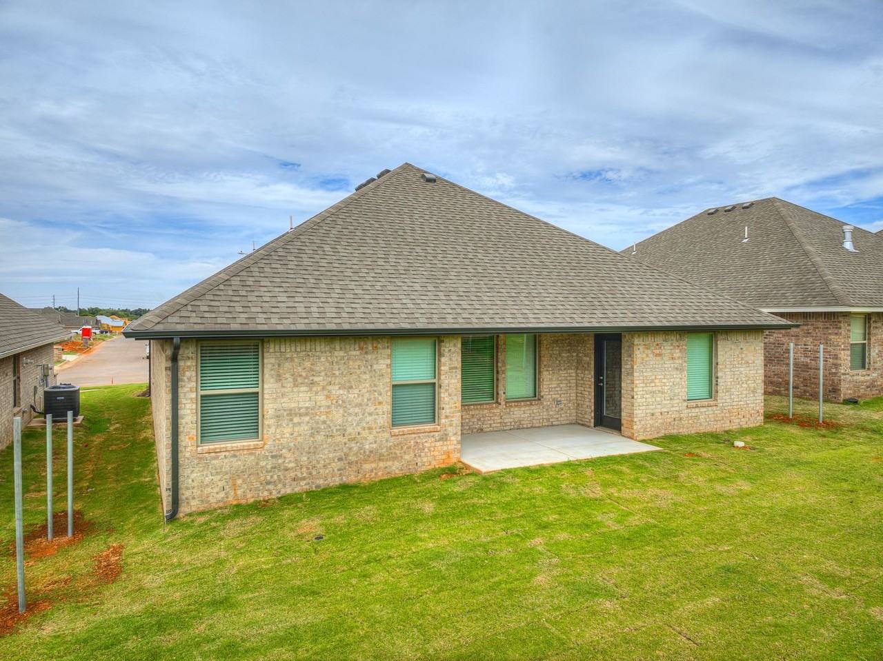 8416 Nw 161st St - Photo 6 of 32