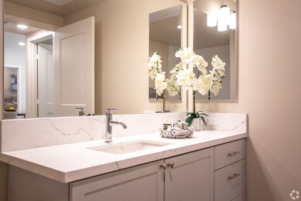 77 North in Thousand Oaks - Photo 4 of 50