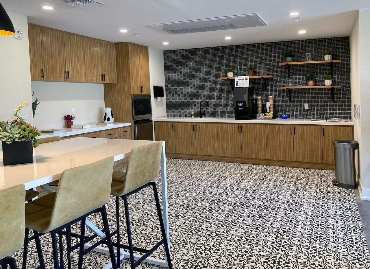 77 North in Thousand Oaks - Photo 7 of 50