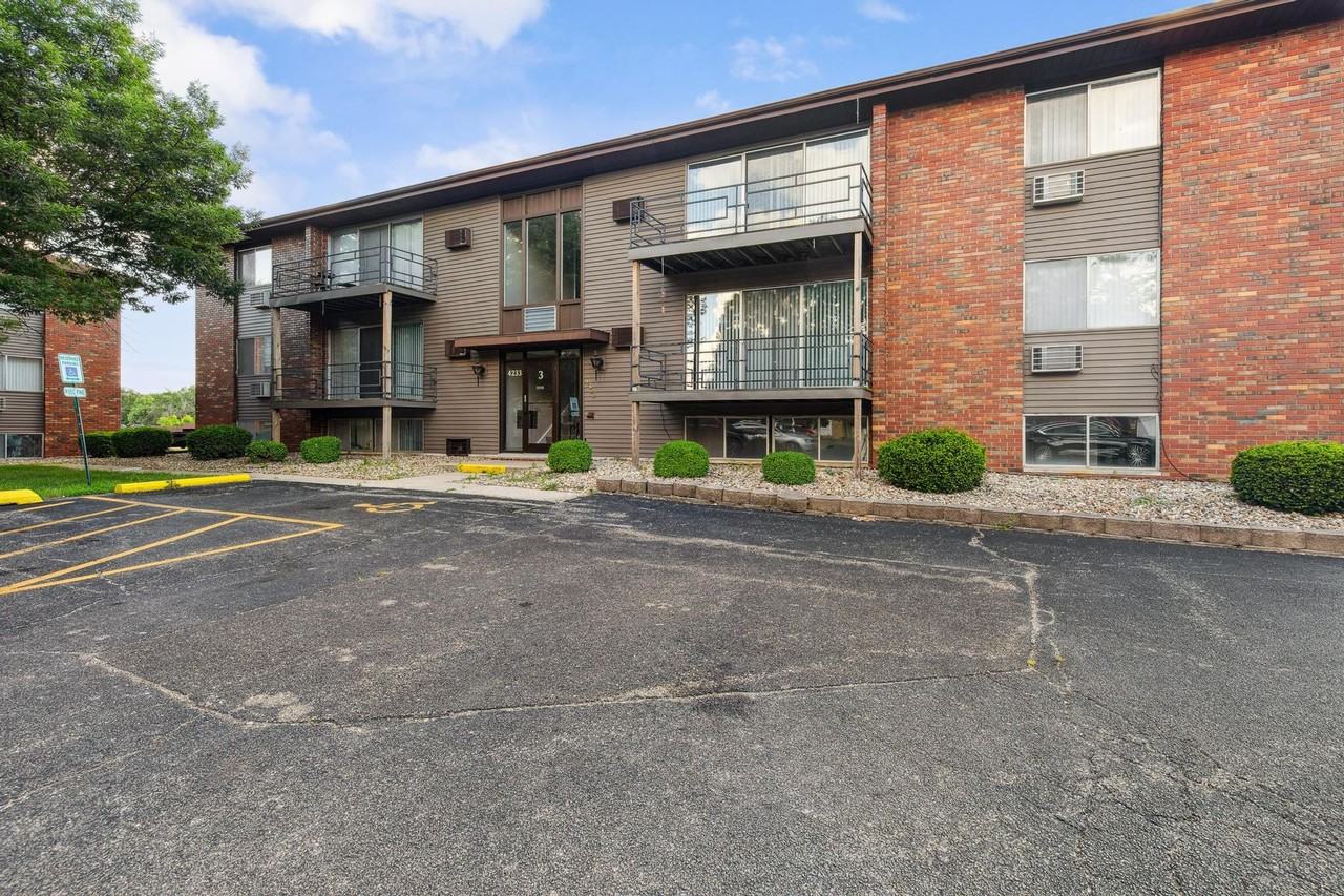 Peoria North - Photo 5 of 19