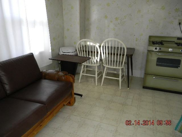 915 Lee St - Photo 2 of 7