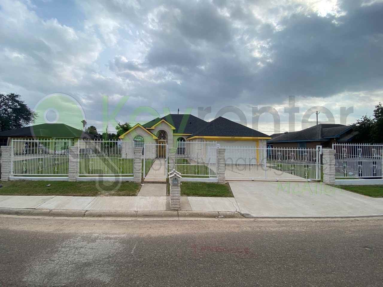 2207 Paseo Encantado St - Photo 4 of 46