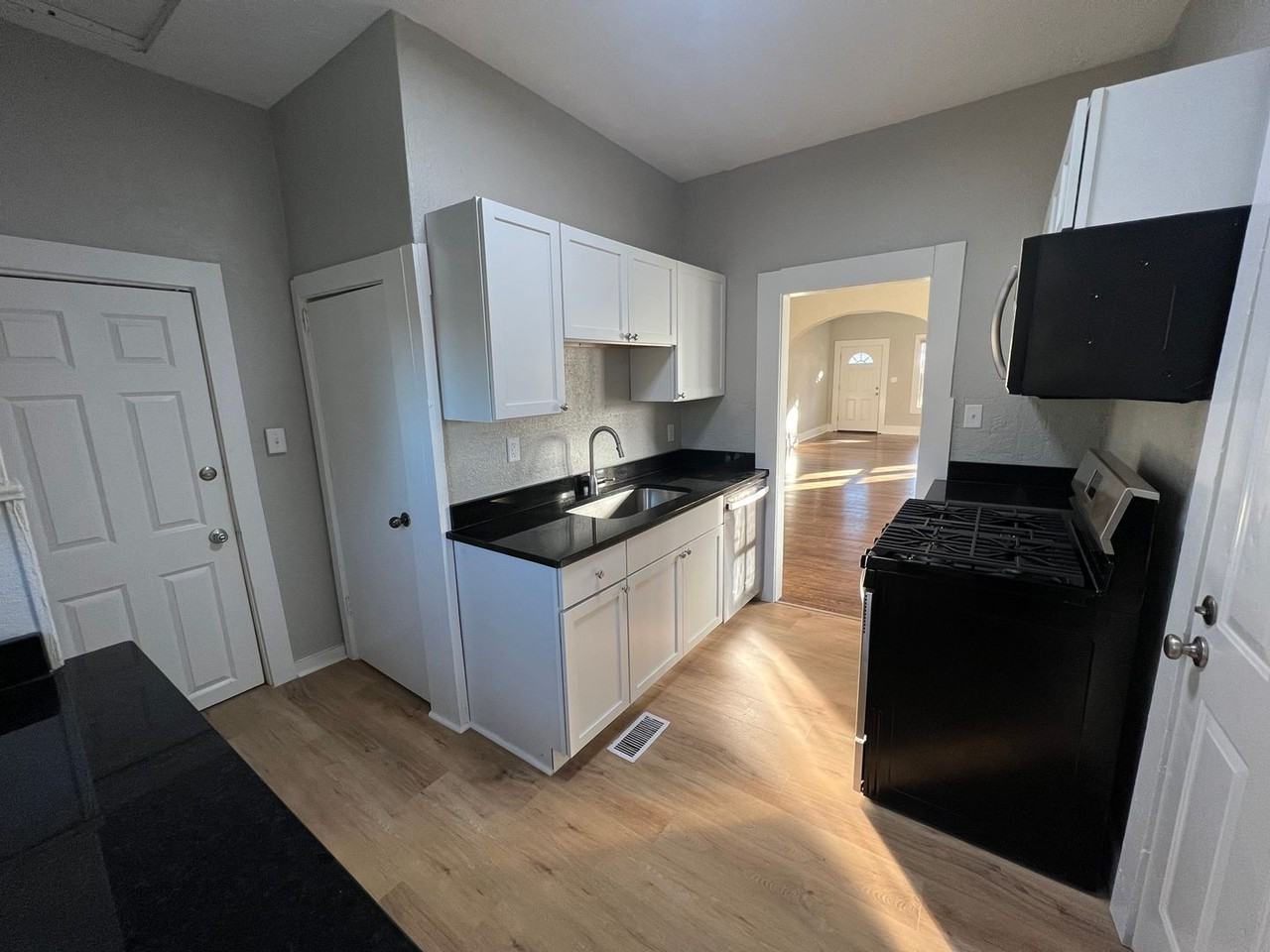 4738 N 40th St - Photo 6 of 16