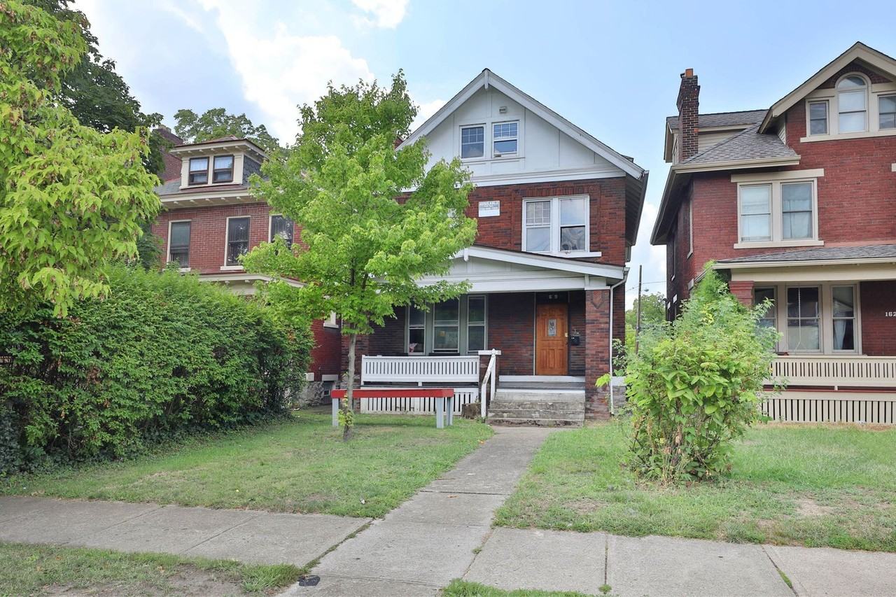 1619 Summit St - Photo 3 of 34