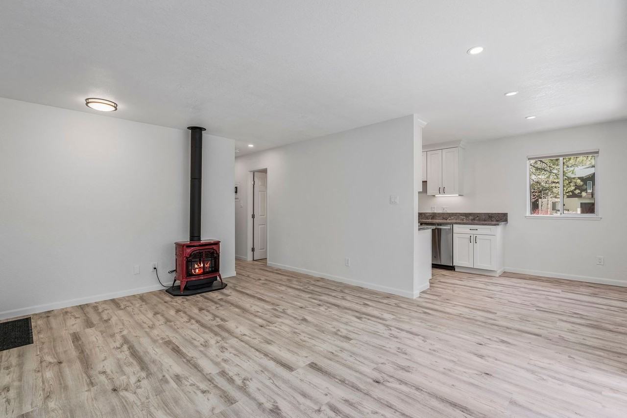 945 Harold Drive - Photo 3 of 17