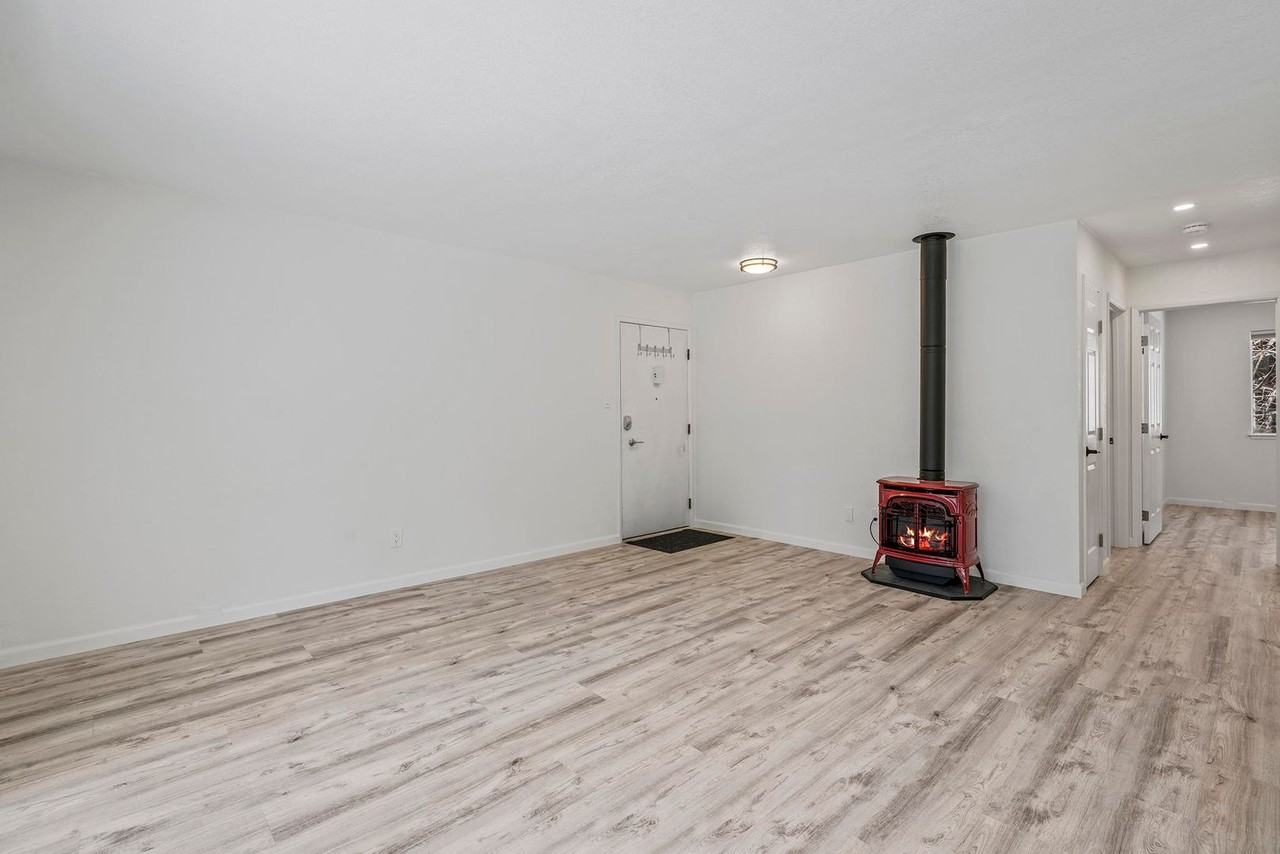 945 Harold Drive - Photo 5 of 17