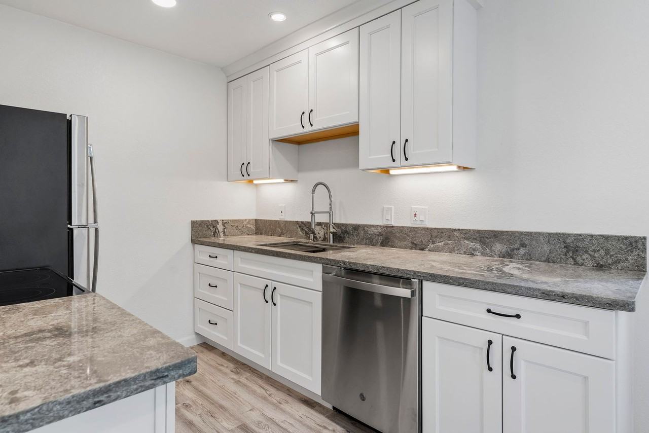 945 Harold Drive - Photo 7 of 17