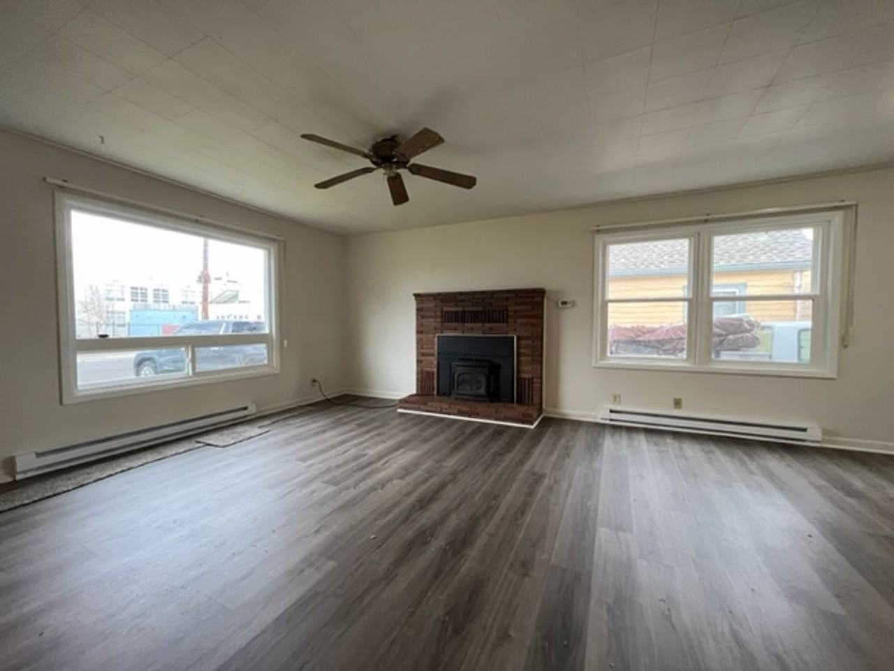 927 Dakota Ave - Photo 4 of 20