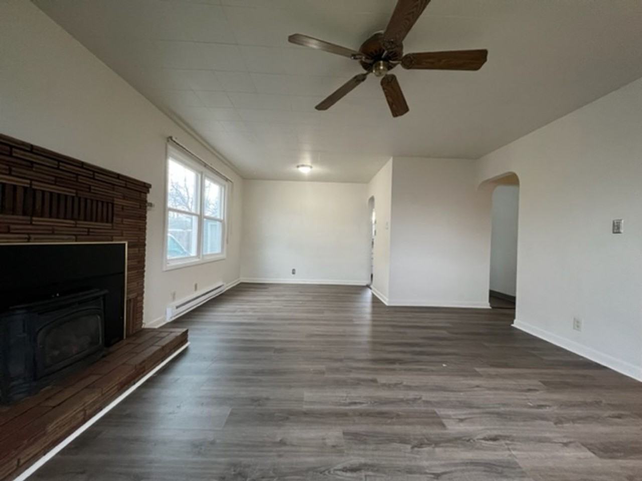 927 Dakota Ave - Photo 6 of 20