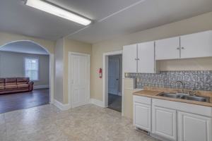 featured image of 132 W Mount Vernon St