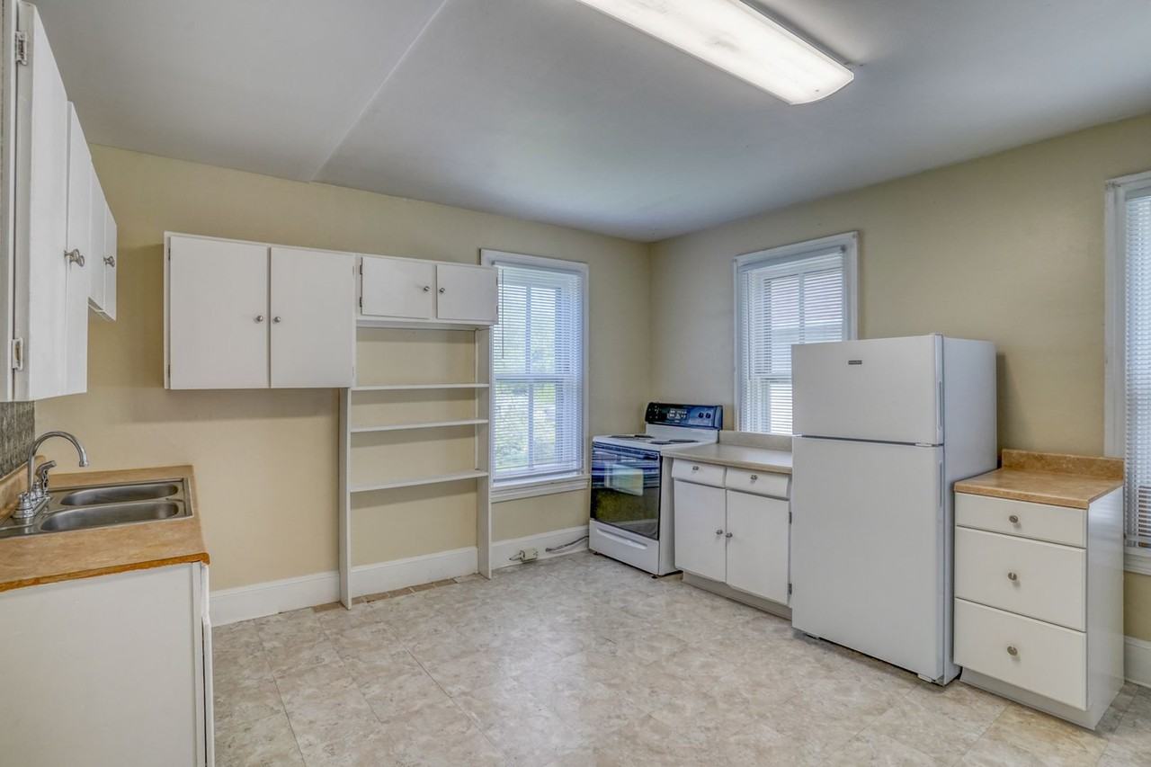 MOORE 132 - Photo 3 of 20