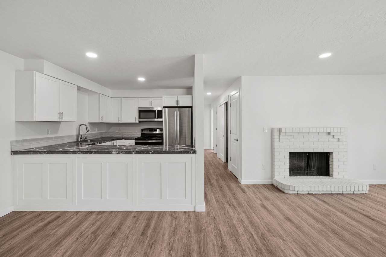 4223 N Vera St - Photo 2 of 22