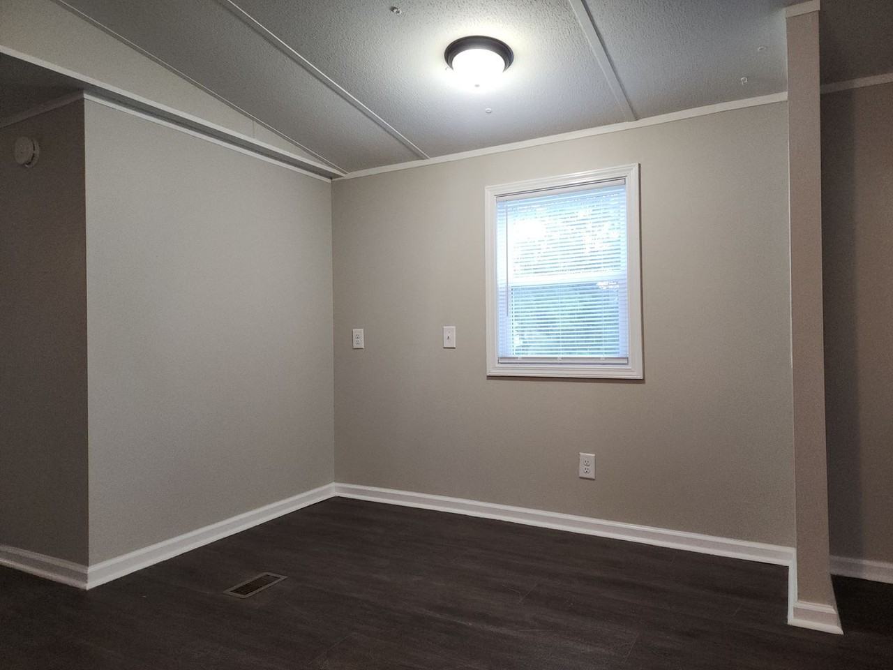 4 Elcona St - Photo 6 of 22