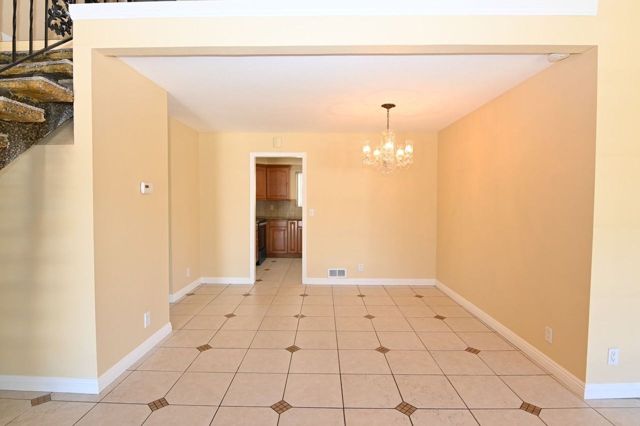 398 Roan St - Photo 7 of 32