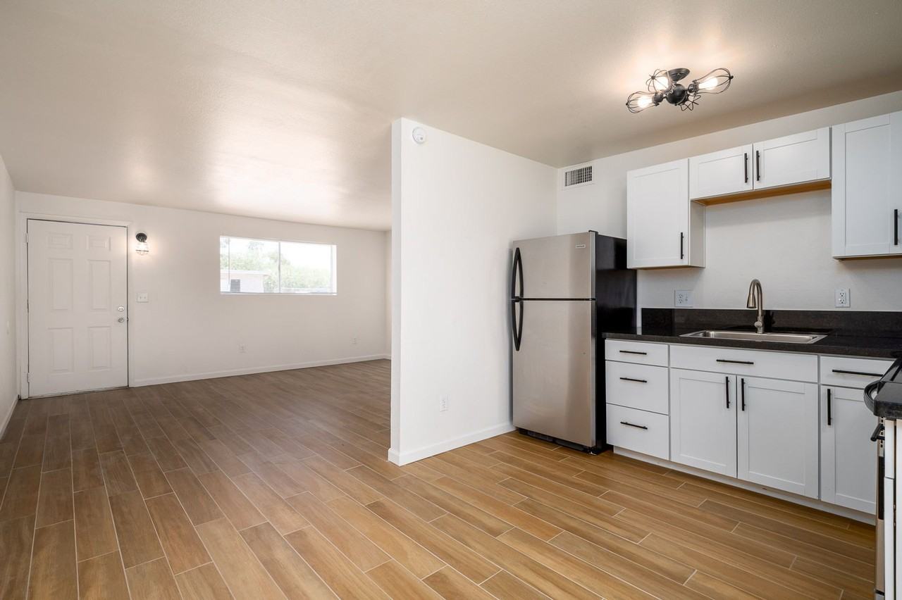 North Central (Stone and Limberlost), 2 bedroom, 1 bath duplexes, large fenced yards with a/c! - Photo 6 of 18