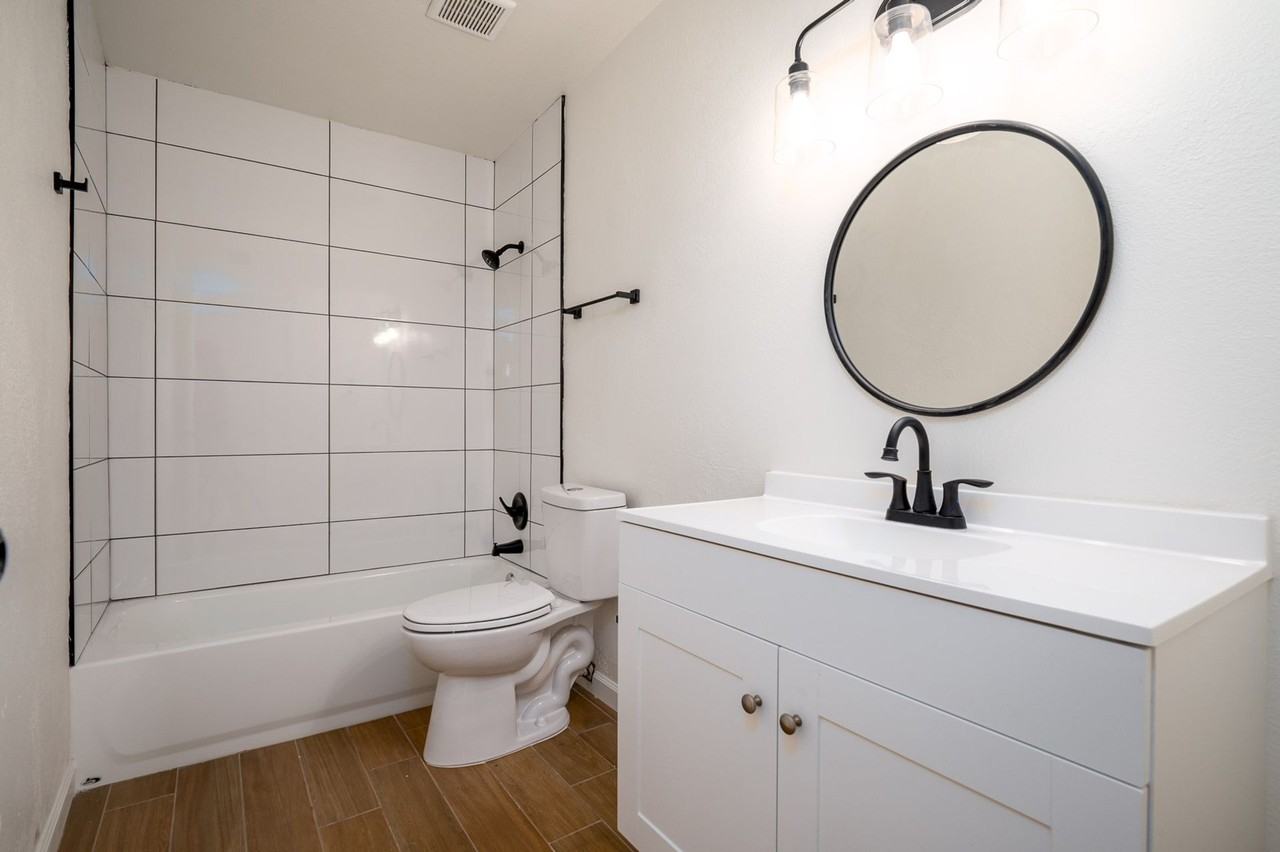 North Central (Stone and Limberlost), 2 bedroom, 1 bath duplexes, large fenced yards with a/c! - Photo 7 of 18