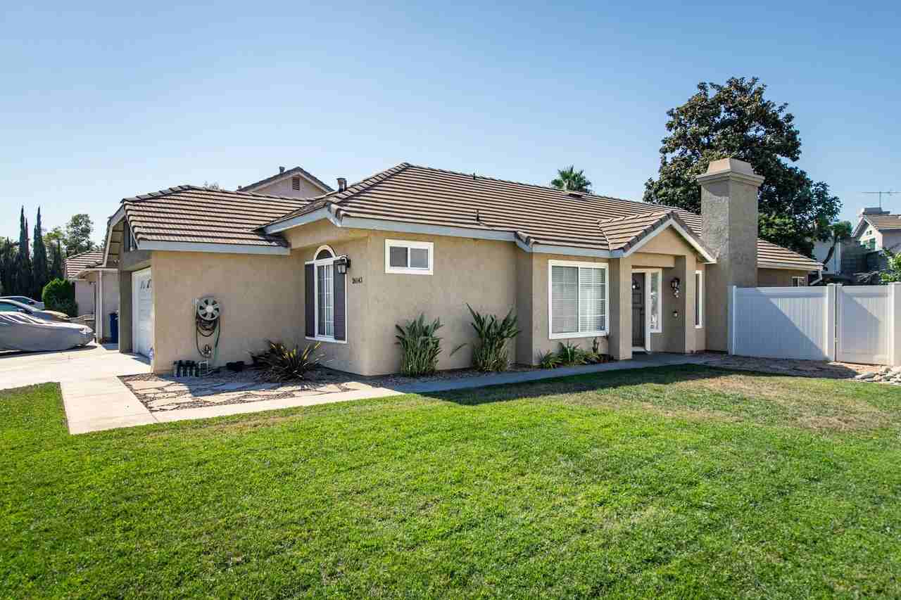 26143 Newport Ave - Photo 3 of 23