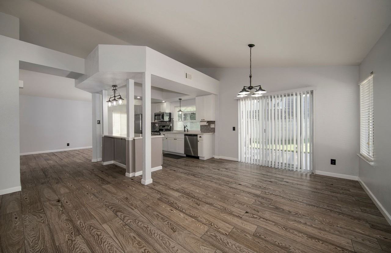 26143 Newport Ave - Photo 7 of 23