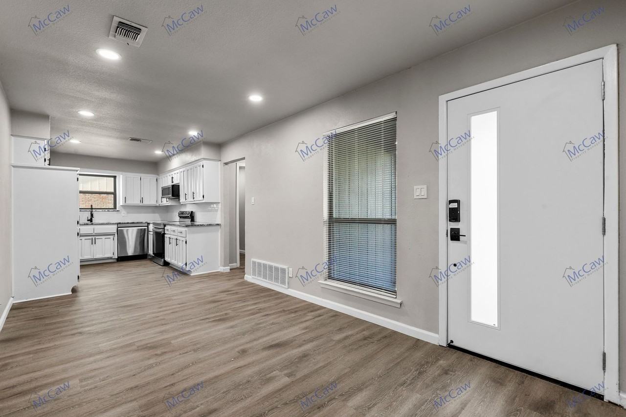 1134 Estes St - Photo 3 of 19