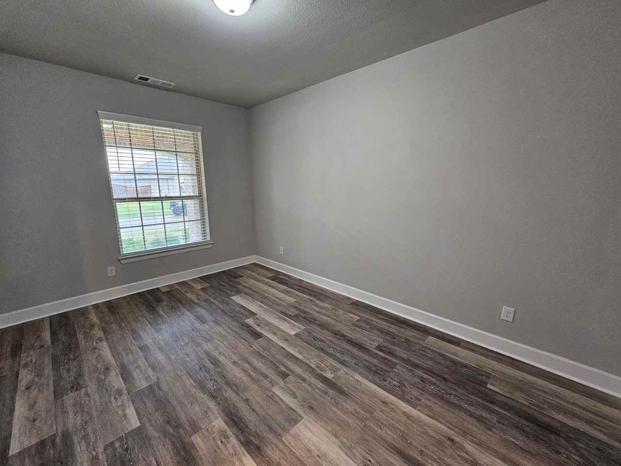 1740 Jamestown Dr - Photo 5 of 50