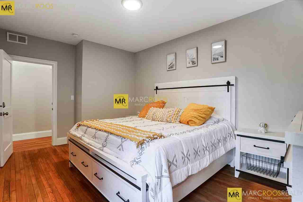 69 Babcock St - Photo 5 of 20