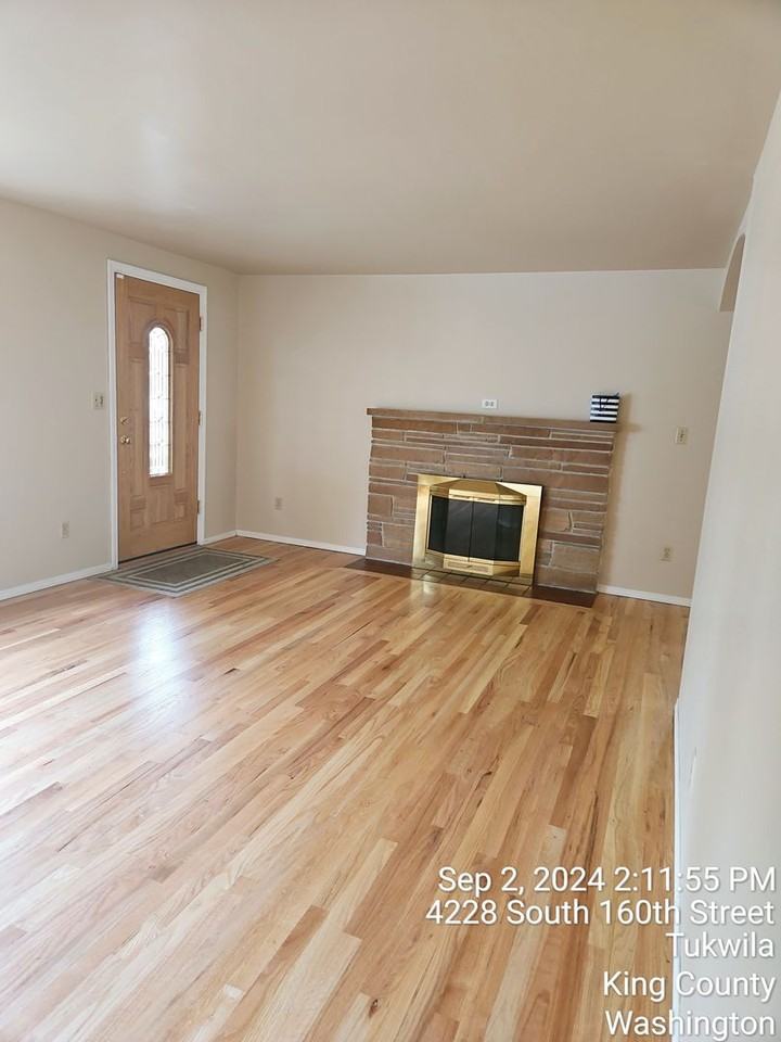 4228 S 160th St - Photo 4 of 43
