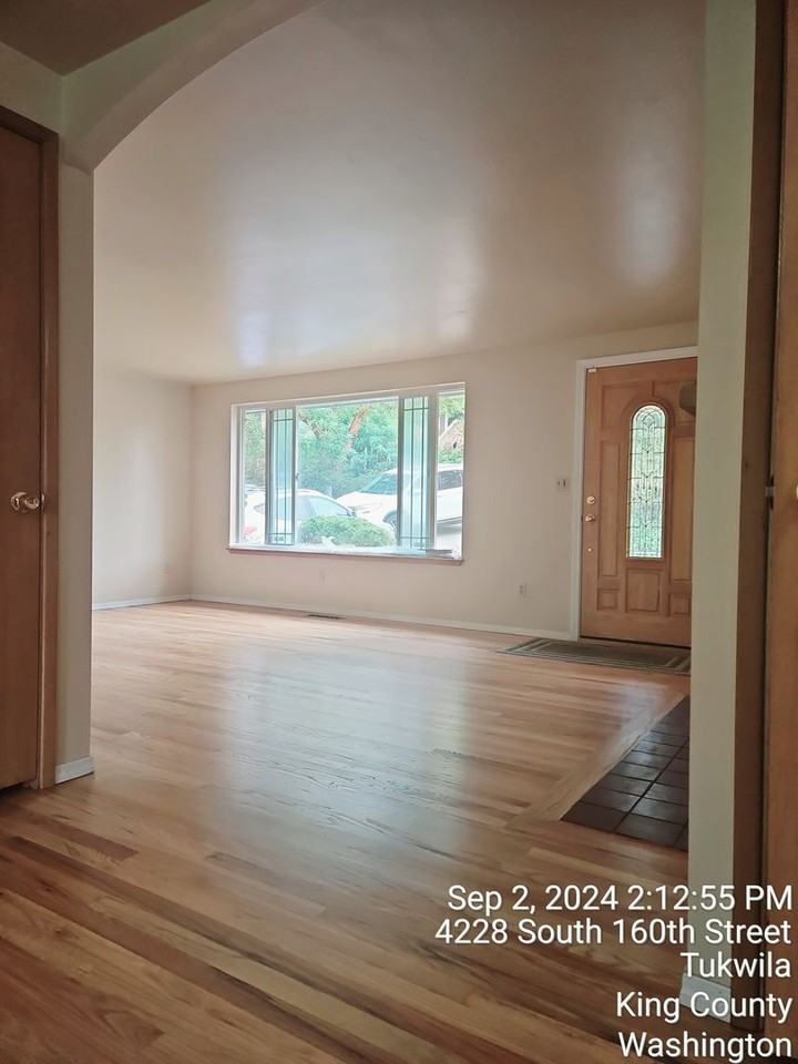 4228 S 160th St - Photo 5 of 43