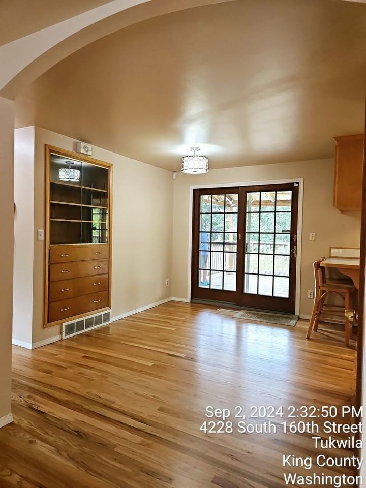 4228 S 160th St - Photo 6 of 43