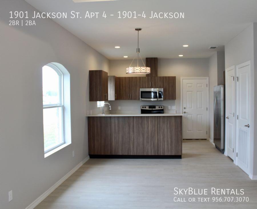1901 Jackson St Apt 4 - Photo 2 of 12