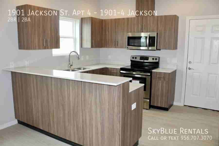 1901 Jackson St Apt 4 - Photo 3 of 12