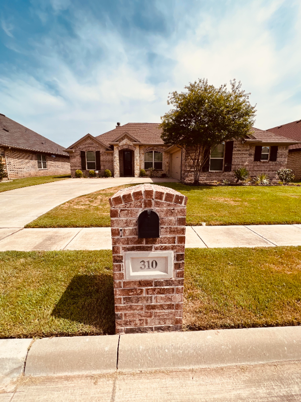 310 Oar Wood Dr - Photo 2 of 35