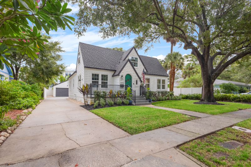 1915 10th St N - Photo 2 of 20