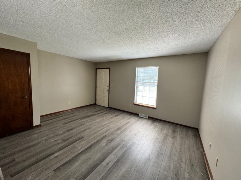 1140 E Cothrell St - Photo 3 of 13