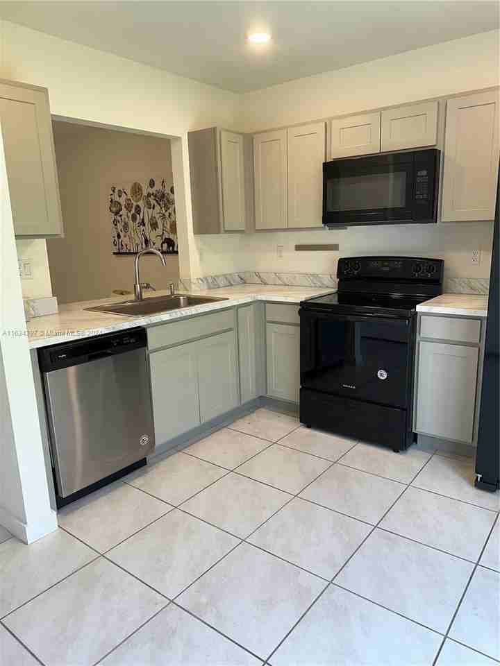540 Ne 5th Ln - Photo 3 of 8